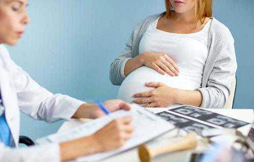 输卵管堵塞，做手术好还是试管婴儿好？